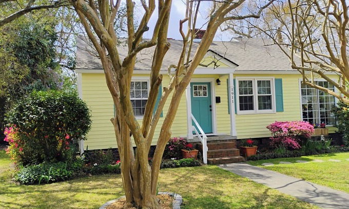 New Bern Cottage | Charming Cozy Cottage Near Downtown New Bern w 2.5 BA