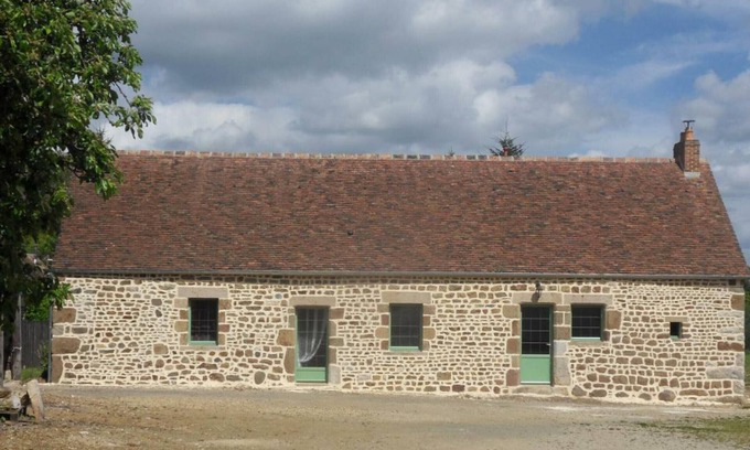 La Baroche-sous-Luce Cottage | Charming Eco-Friendly 15th Century Cottage with Enclosed Garden and Modern Amenities