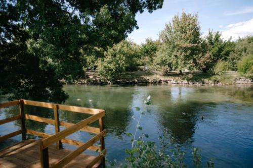 Le Thor House | Charming ecolodge with private access to the river