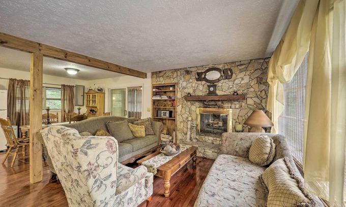 Elk Park House | Charming Elk Park Retreat < 9 Mi to Ski Area!