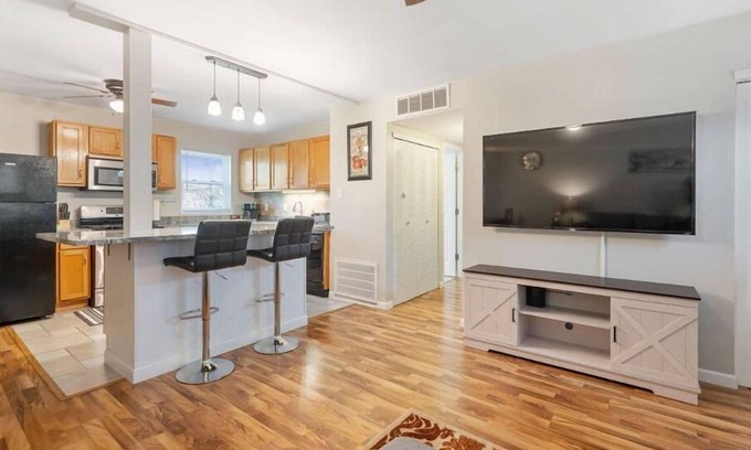 Ballwin House | Charming entire ranch home - 3 bedrooms , 1-restroom ❤️ Free drive way parking ❤️