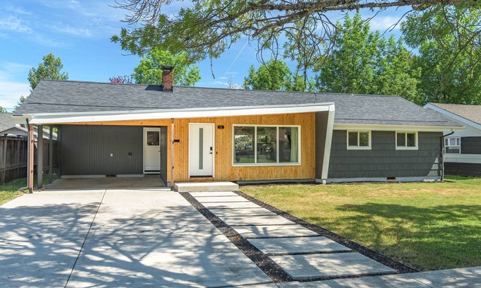 Southeast Eugene House | Charming Eugene Bungalow: Perfect for college sports fans & outdoor enthusiasts