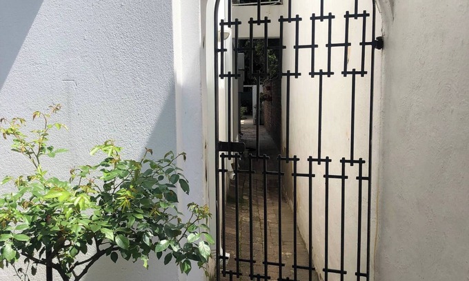 Greater Johannesburg Metropolitan Area Apartment | Charming Executive Studio, Solar Power, Wifi