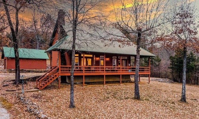 Jasper Cabin | Charming Family Farm House Hot Tub Buffalo River