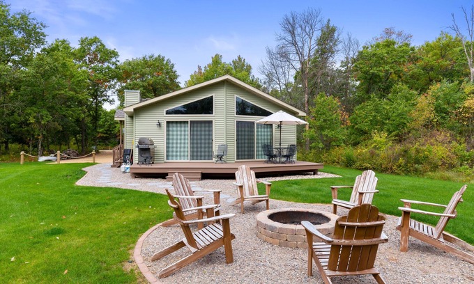 Necedah House | CHARMING FAMILY HOME ON CASTLE ROCK LAKE