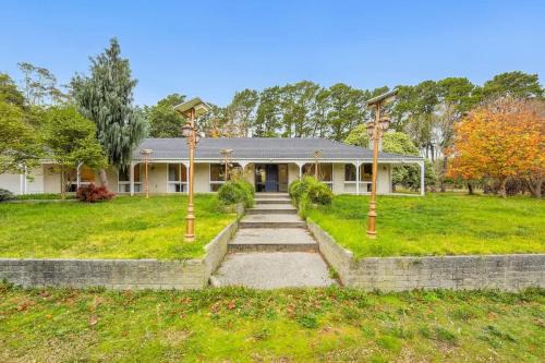 Hastings House | Charming Farm Stay 4BR Family Retreat Hastings