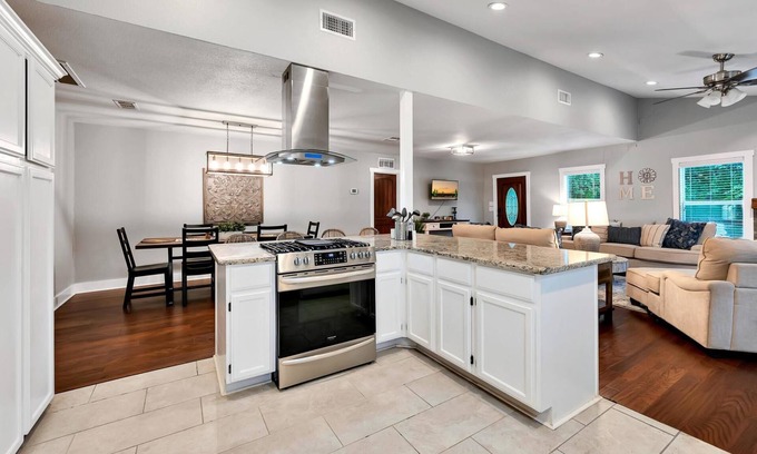 Waco House | Charming Farmhouse Unplug Unwind Explore Waco