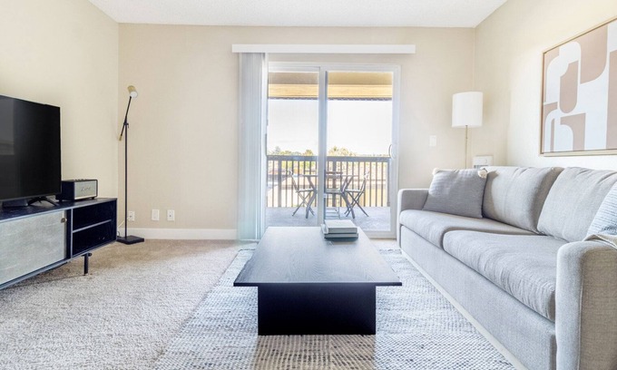 Foster City Apartment | Charming Foster City 2BR w/Gym, Pool, W/D, near highways, by Blueground