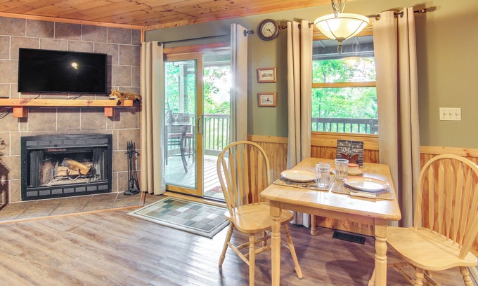 Whittier Cottage | Charming 'fox Den' Cabin in Whittier w/Hot Tub!