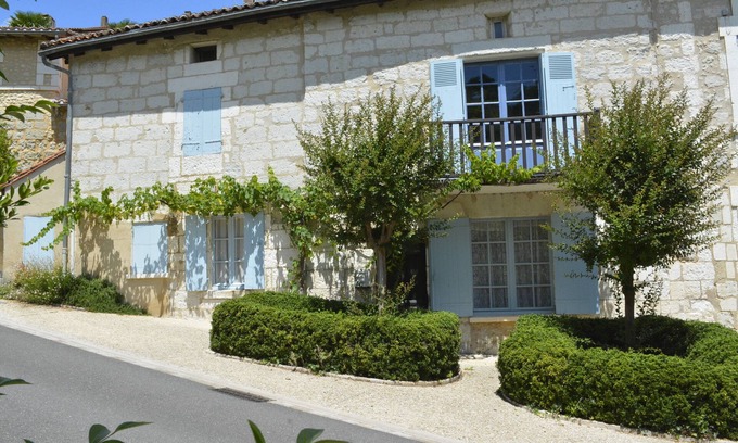 Aubeterre-sur-Dronne House | Charming house in the center of one of the most beautiful villages in France!