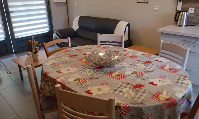 Saint-Benoit-sur-Loire Cottage | Charming Farmhouse Near Orleans, 2 Bedrooms, Private Terrace, UNESCO Area, Parking Included