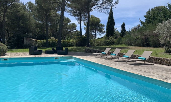 Saint-Marc-Jaumegarde House | Charming property with tennis court and swimming pool in Provence