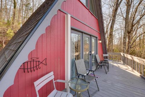 Franklin House | Charming Franklin Cabin with Deck Stunning Views!