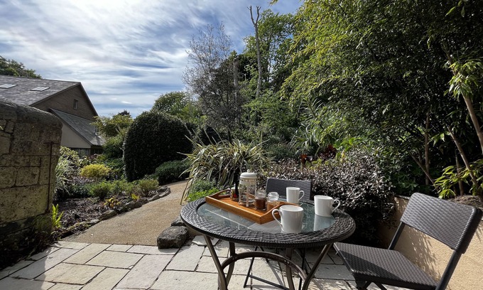 Niton Cabin | Charming Garden Lodge by the Sea – Peaceful Coastal Retreat