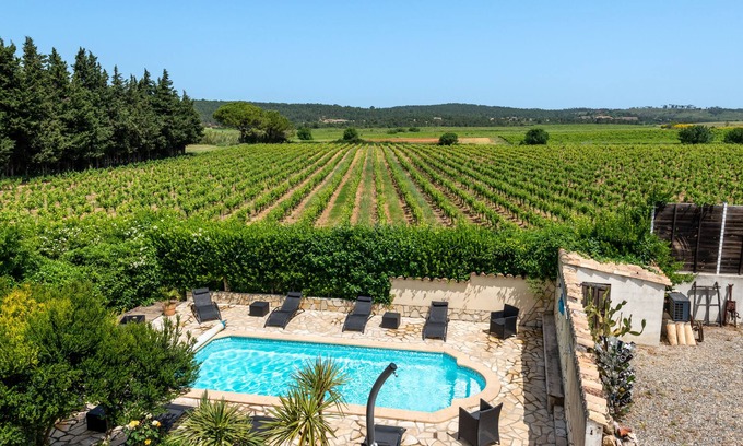 Fabrezan House | Charming gite, heated pool, in a winegrowing estate 30 minutes from the sea.