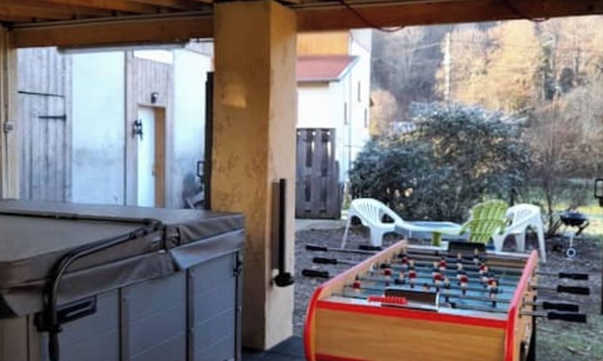 Travexin House | Charming gîte with jacuzzi, baby, river pond
