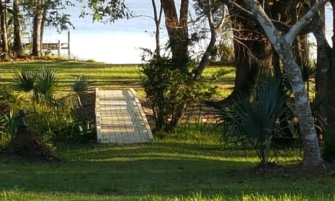 Venetia House | Charming, historic riverfront lodge on 7 wooded acres with 6 bedrooms