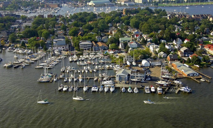 Eastport House | Charming Historic Row House in The Heart of Eastport's Horn Point