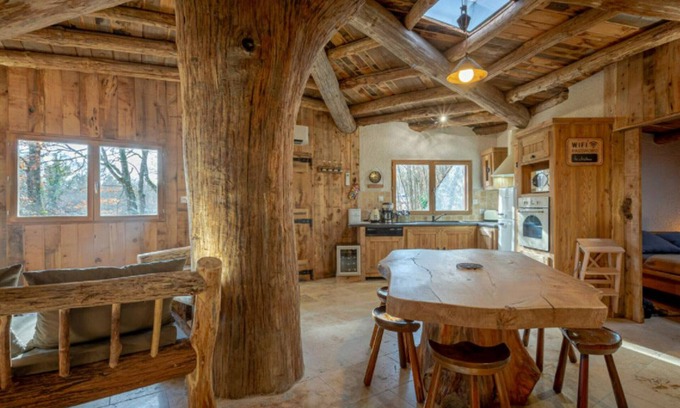 Crouy-sur-Cosson Cottage | Charming Hobbit House with Oak Tree, Near Château de Chambord, Amenities Included
