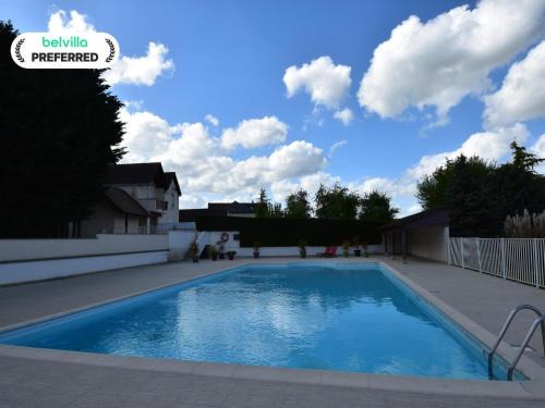 Faverolles House | Charming holiday home with pool and pond