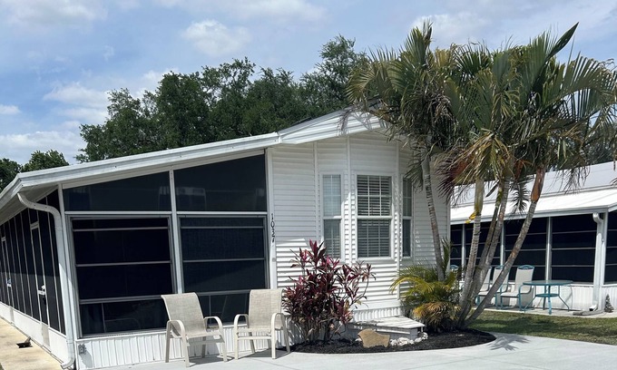 Braden River Resort | Charming Home in amazing Sun Outdoors Sarasota Resort - sleeps 5