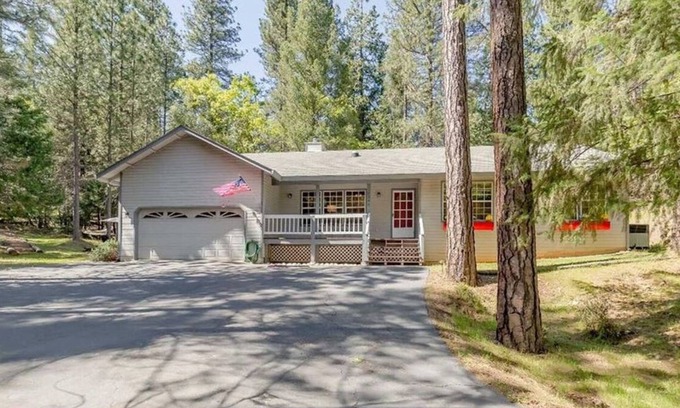 Foresthill House | Charming home in Sierra Nevada Foothills
