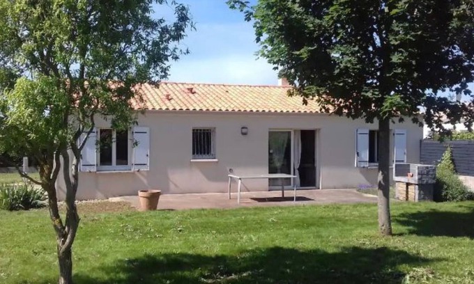 Sainte-Blandine House | Charming house for 8 people near A10