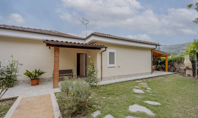 Borgomaro Villa | Charming house in a village 15 minutes from the Ligurian Sea