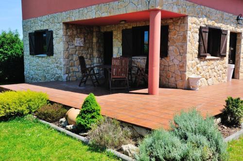 Albuerne House | Charming house in Albuerne with fenced garden
