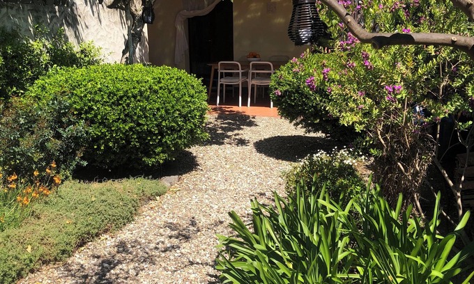 Riola Sardo House | Charming house with beautiful garden, close to the beach. Free WiFi!