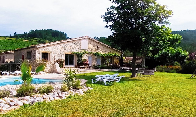 Aurel House | Charming house with swimming pool 14 people