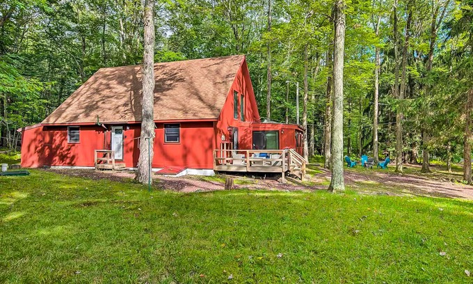 White Haven House | Charming house with private indoor hot tub, deck & firepit - golfers welcome