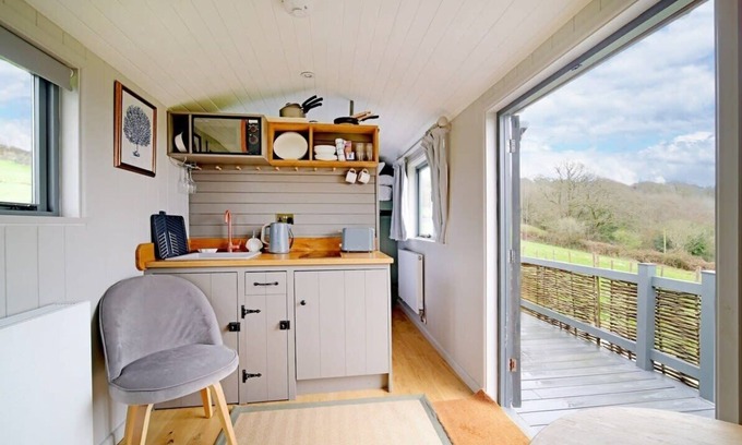 Sidmouth Cabin | Charming Hut w/Outdoor Bath & Decking, Sea Views