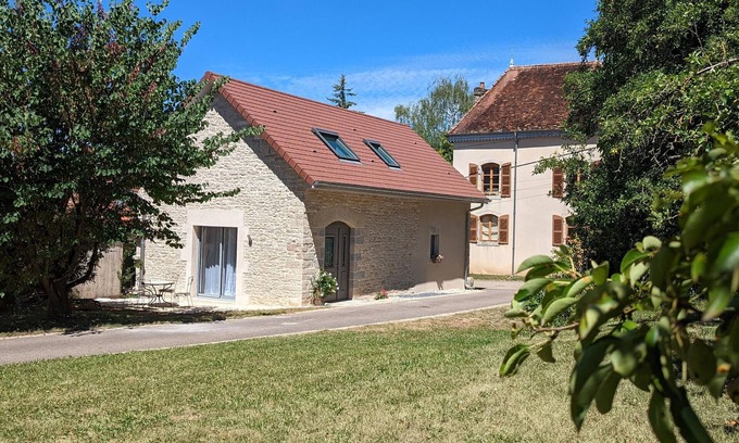 Maizieres Cottage | Charming independent cottage with garden and family activities