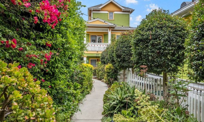 South Park Apartment | Charming Junipera One Bdrm in great location! (B)
