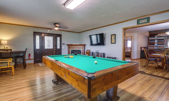 Newkirk House | Charming Kaw Lake Country Home w/Game Room!
