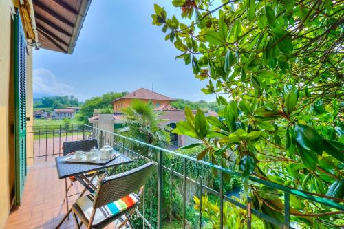Monvalle Apartment | Charming La Gelosia Few Min From Lake - Happy Rentals