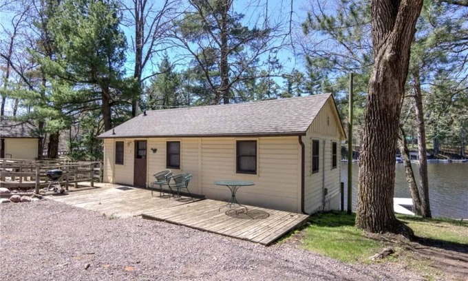 Chetek Cabin | Charming Lakefront Cabin