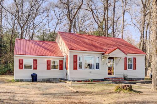 Laurel House | Charming Laurel Home with Gazebo and Fireplace!