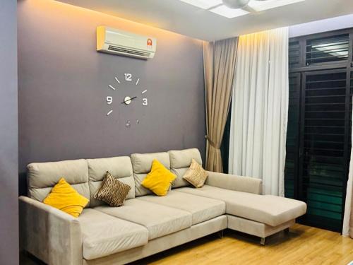 Batu Ferringhi Villa | Charming Luxury Villa 20,BBQ, Close to Beach Shops