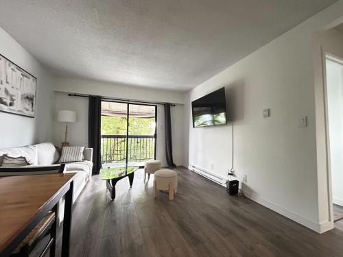 Riley Park Apartment | Charming Main Street Suite with Parking for 6 Guests
