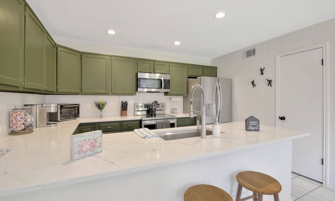 North Central Carrollton House | Charming, modern, cozy N. Dallas, pet friendly home at superb location