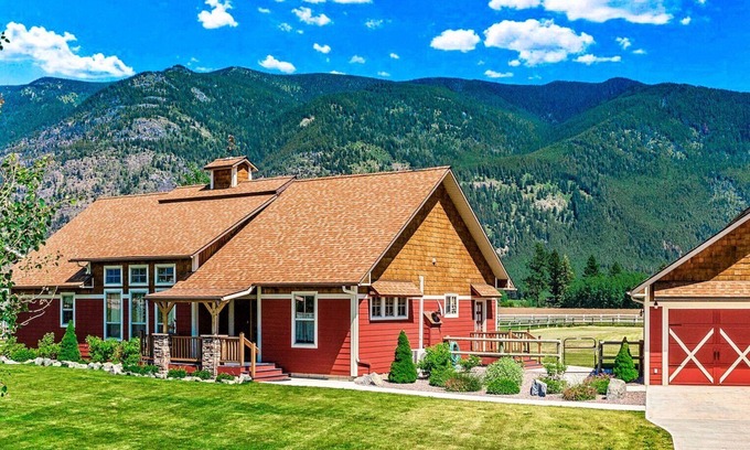 Columbia Falls House | Charming Montana Country Home, Sleeps 7, Hot Tub & Fire Pit w/Mountain Views!