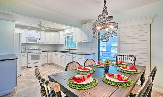 Central Naples Cottage | Charming Naples Home w/Patio ~ 5 Mi to Beach