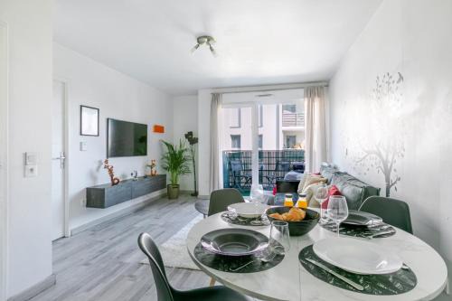 Quartier du Palais Apartment | Charming, Paris in 15 minutes, private Parking
