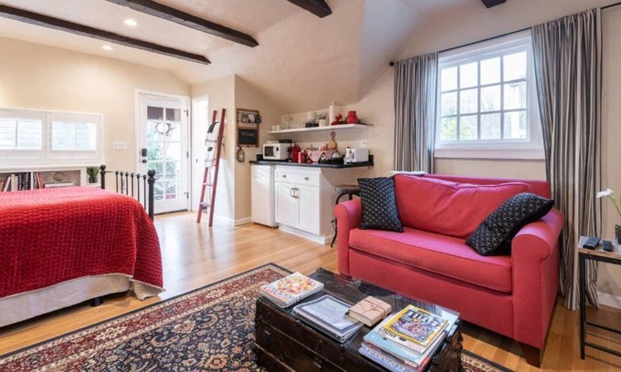 Southwestern Sacramento Apartment | Charming, private en-suite in Land Park
