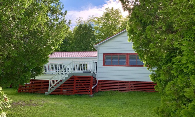St-Aubert Ski Chalet | Charming rustic cottage on Lac-Trois-Saumons