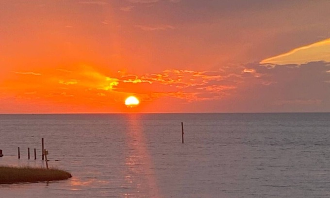 Hatteras Island House | Charming Sound-front Captains Quarters in Frisco