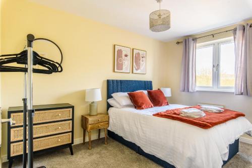 Ipswich House | Charming & Spacious 3BR With Private Parking Near Ipswich