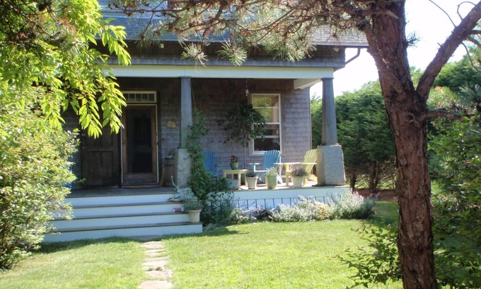 Eel Point House | CHARMING SPACIOUS BUNGALOW NEAR BEACHESnJULY OPENINGS